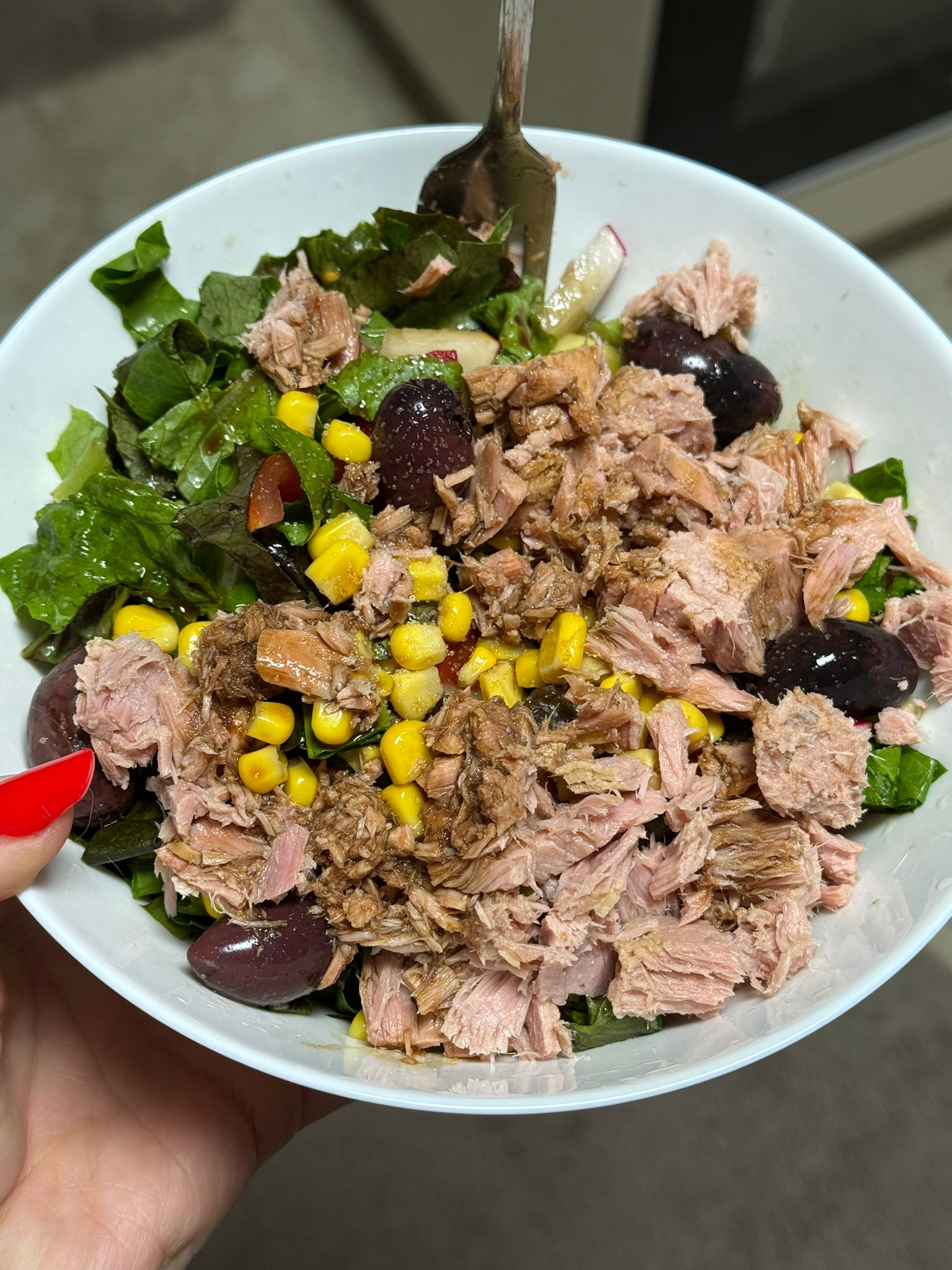 Salată cu ton și porumb